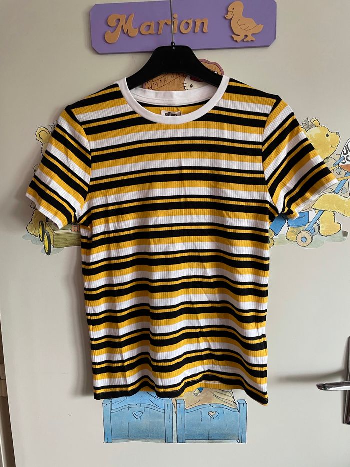 Tee shirt a manches courtes à rayures jaunes, blanches et noires, taille 16 ans, marque Gemo