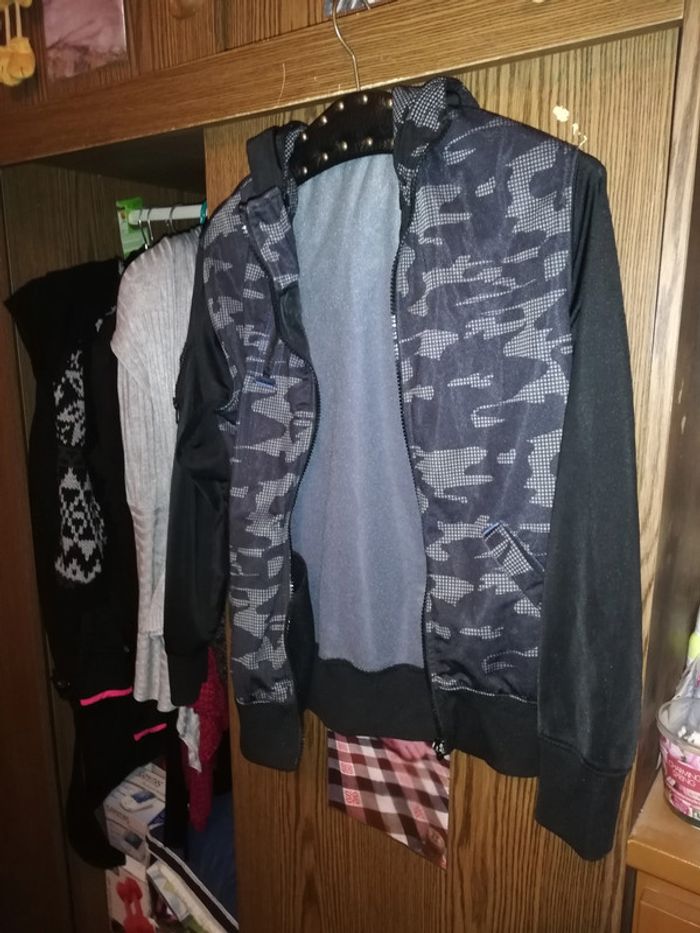 Veste noir et grise