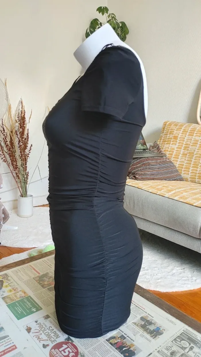 Robe moulante manche courte fronces couture - photo numéro 4