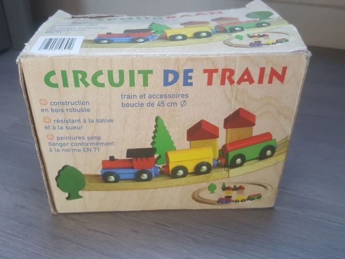 Circuit train en bois - photo numéro 2