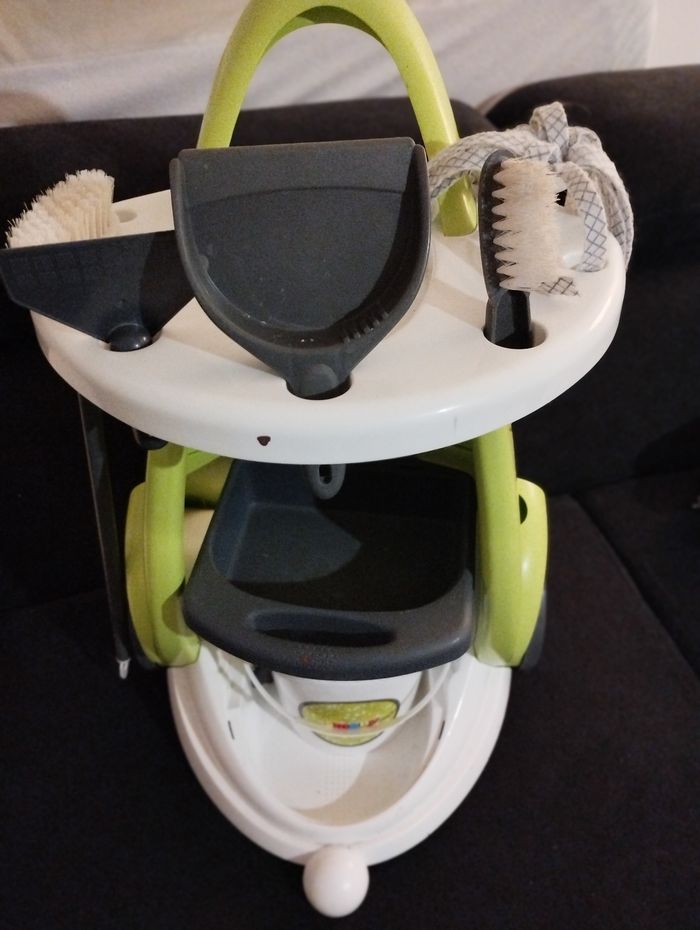 Charriot de nettoyage avec ses accessoires