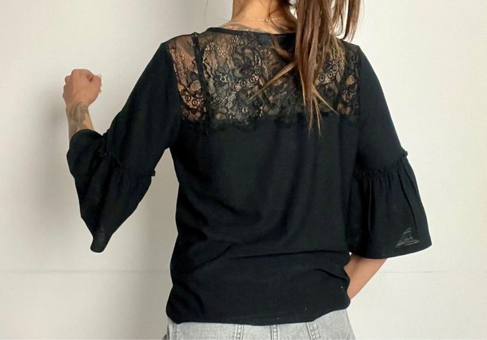 Blouse noire taille M , dentelle dans le dos - photo numéro 6