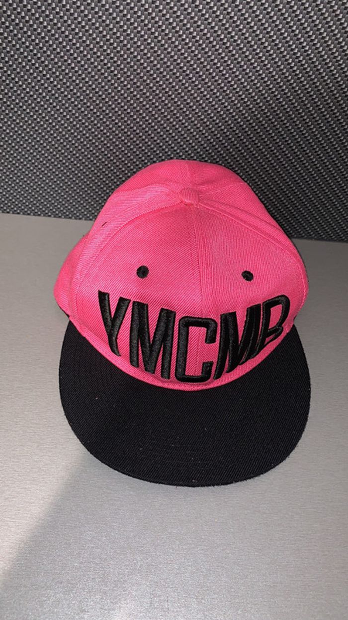 Casquette ymcmb rose et noire 💙