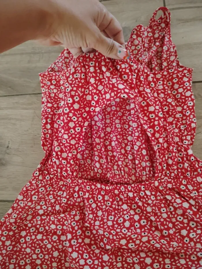 Robe mini fleurie ouverte dans le dos - photo numéro 2