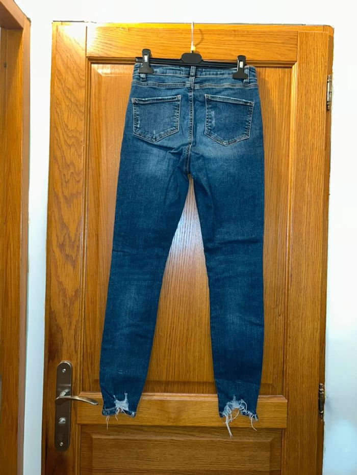 Jean à trou - photo numéro 3