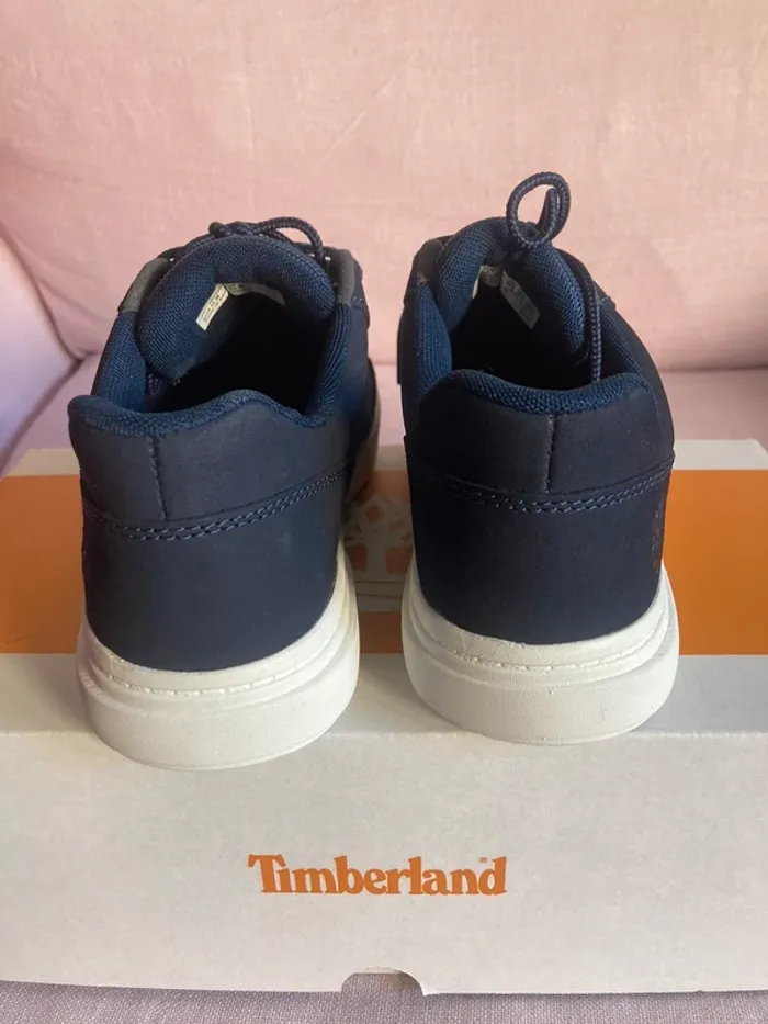 Timberlande baskets en cuir bleu marine bleu foncé blanche lacets taille 34 - photo numéro 2