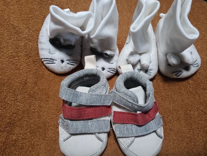 Lot de deux paires de chaussons et 6 paires de chaussures - photo numéro 3