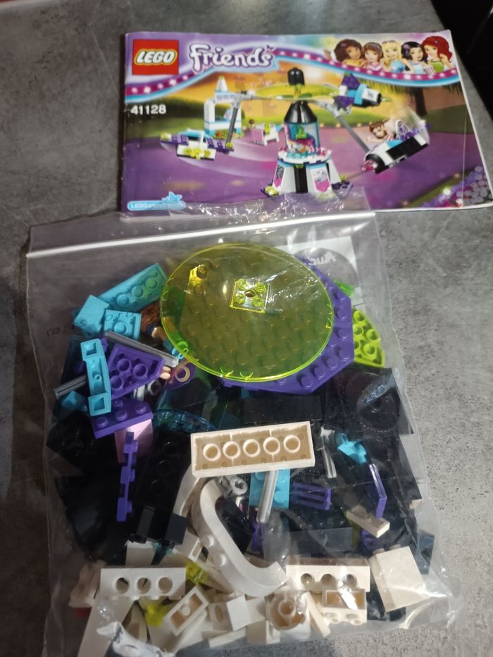 Lego Friends 41128 Le manège volant du parc d'attraction - photo numéro 3