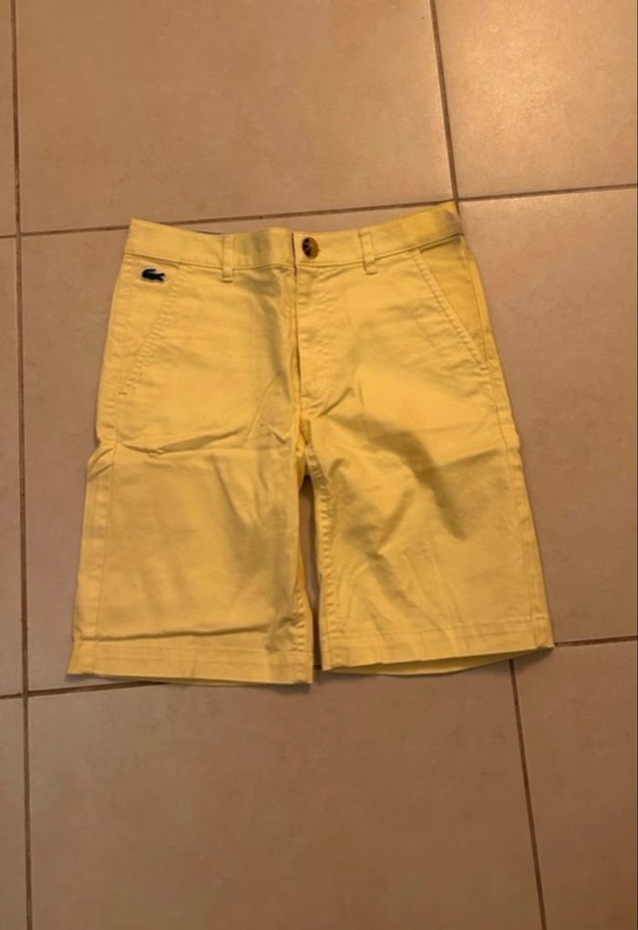 Short enfant taille 10 ans jaune Lacoste