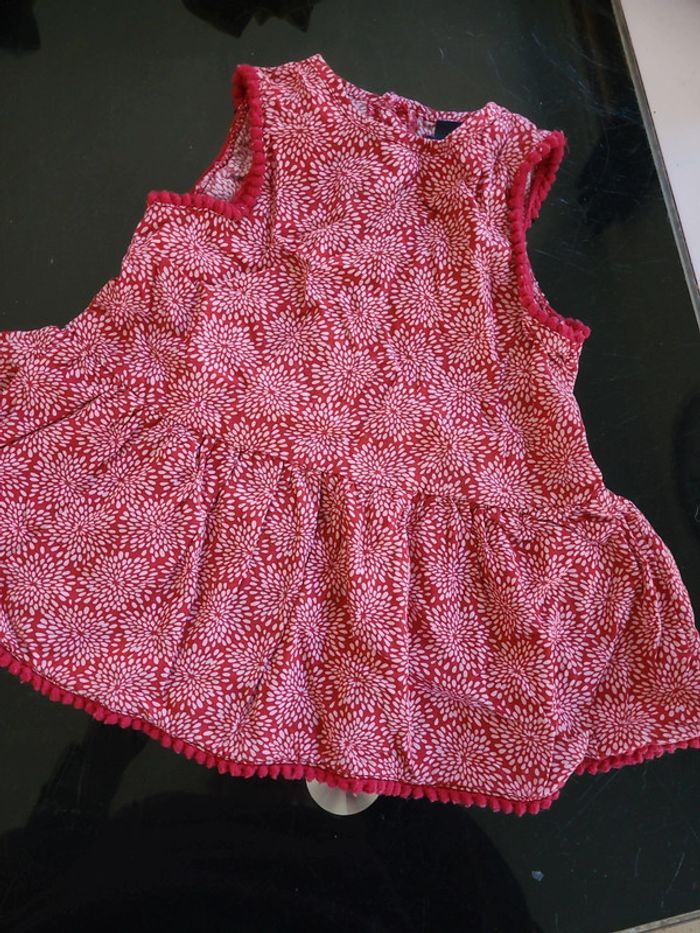 Petite robe rouge et blanche