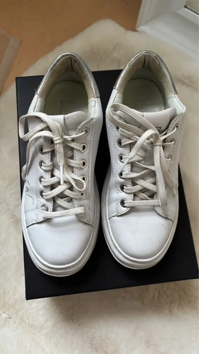 Baskets blanches et argentées à lacets - logo - Karl Lagerfeld - photo numéro 3