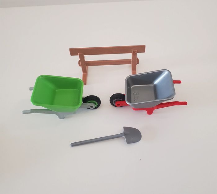 Playmobil outils de chantier Lot de 5 brouettes,1 pelle et 1 barrière de chantier très bon état - photo numéro 3