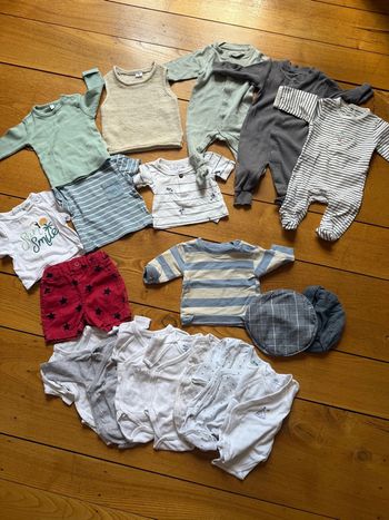 Lot vêtements garçon  bébé 1 mois en très bon état