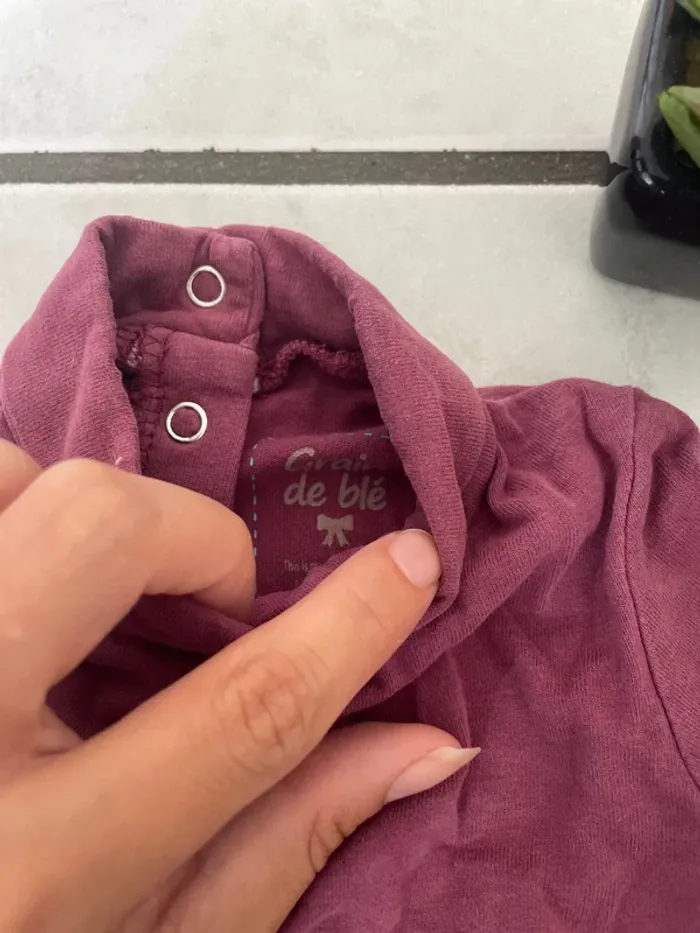 Sous pull prune 6 mois - photo numéro 3