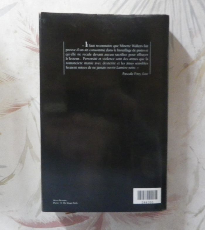 Lumière noire de Minette Walters Ed. France Loisirs - photo numéro 2