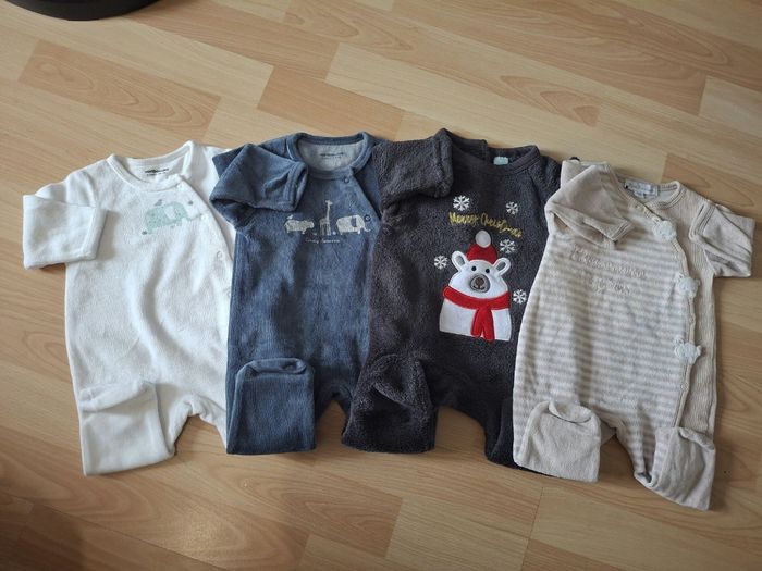 Lot 4 pyjamas