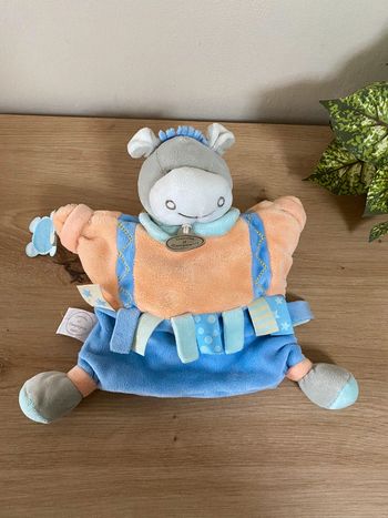 Doudou plat marionnette âne mario étiquette bleu saumon doudou et compagnie