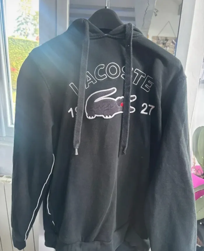 Pull sweat à capuche Lacoste taille 4