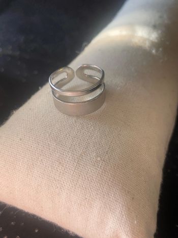 Bague minimaliste argentée ajustable