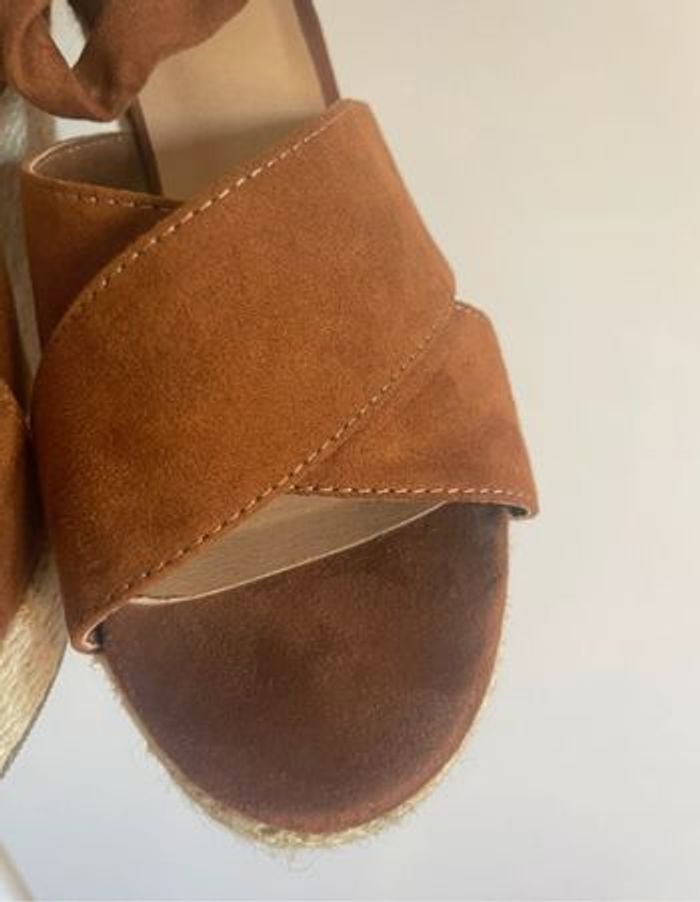 Sandales marrons à talons compensées - photo numéro 3