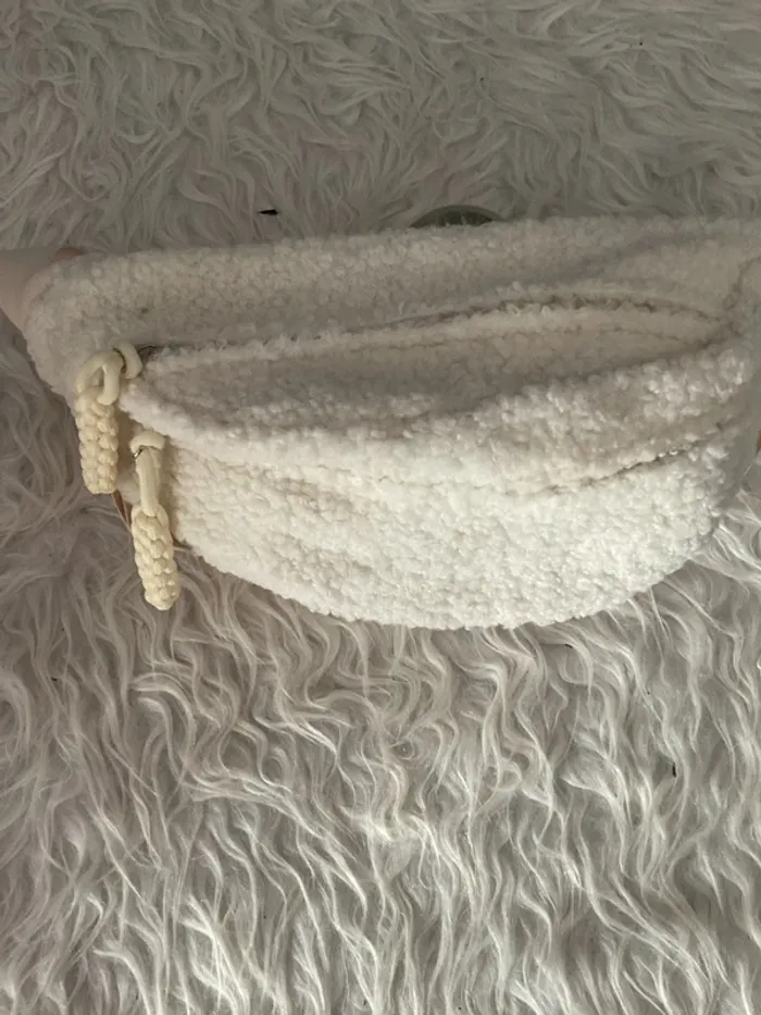 Sac banane pilou neuve - photo numéro 2