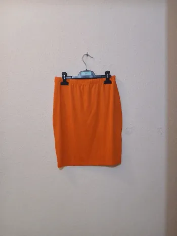 Jupe courte orange  élastique " shein" taille s