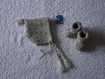 Ensemble écru chiné neuf Naissance : Bonnet lutin + chaussons