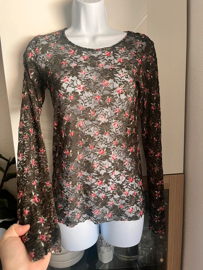 Top ajouré fleuri - photo numéro 2