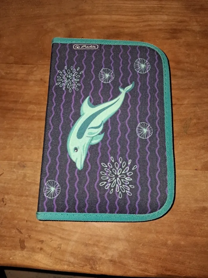 Trousse dauphin avec nécessaire de dessin