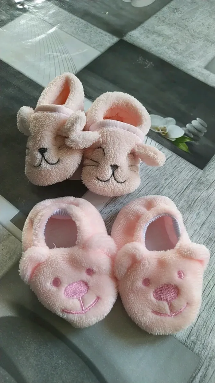 Lot 2 paires de chaussons 3/6 mois