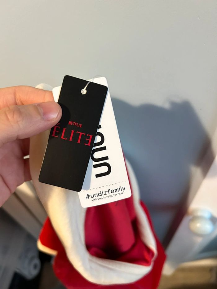 Polo rouge velours , élite , M , neuf avec étiquette - photo numéro 6