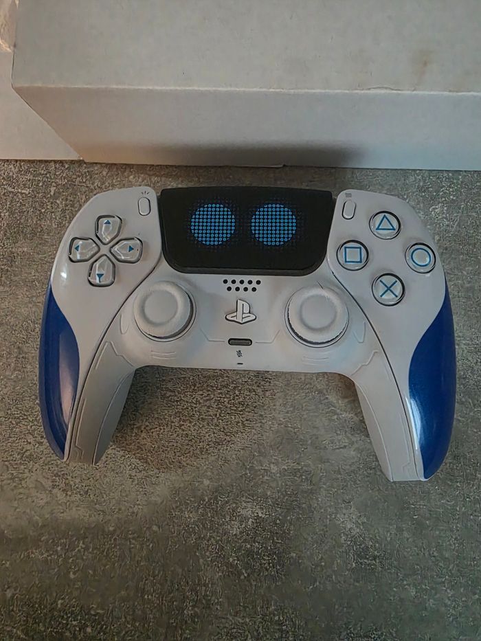 Manette ps5 astrobot customisee - photo numéro 2