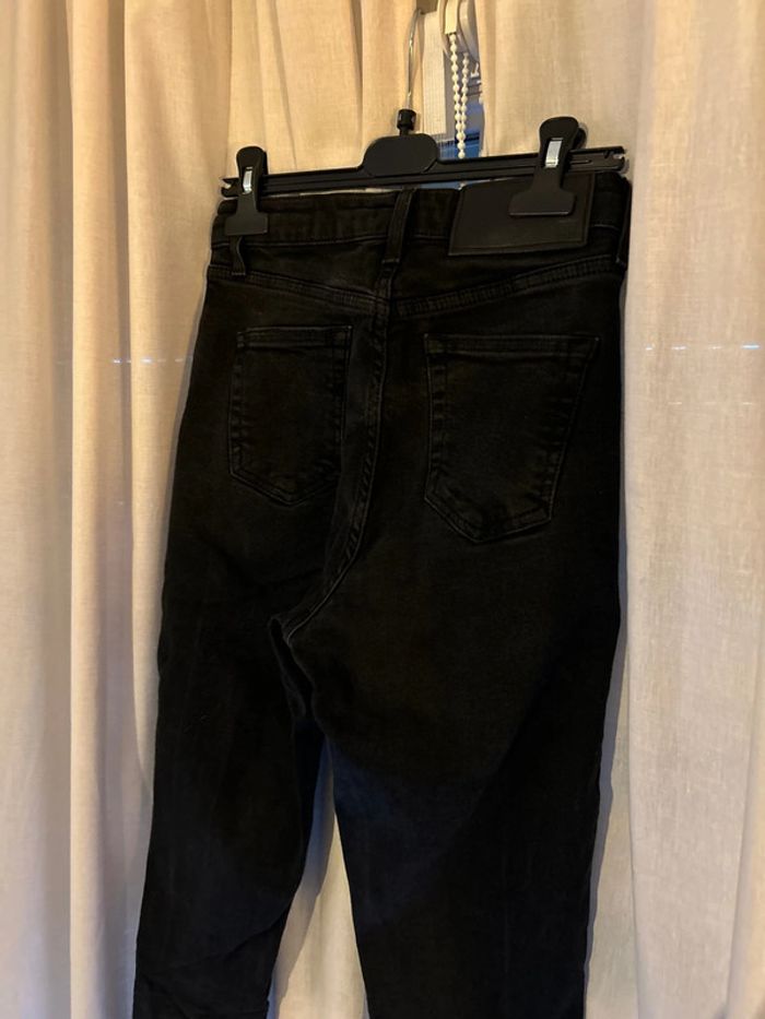 Jeans noir. - photo numéro 4