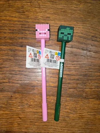 Lot de 2 bics Minecratf neufs