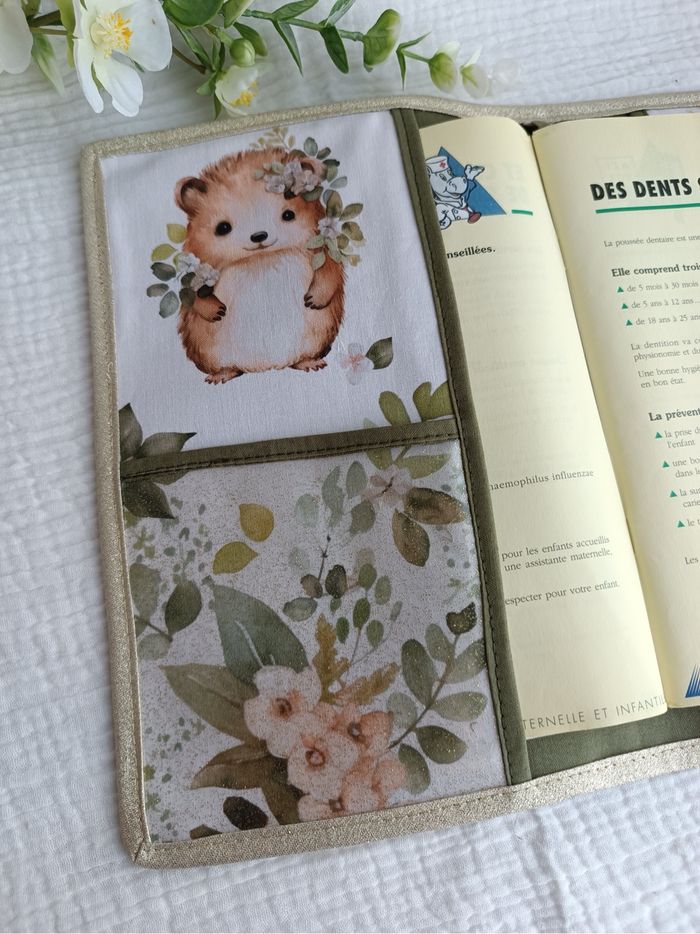 Protège carnet de santé lapin hérisson - photo numéro 2