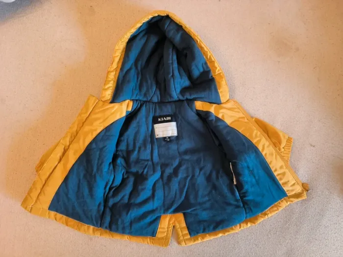 Manteau jaune à capuche - photo numéro 3