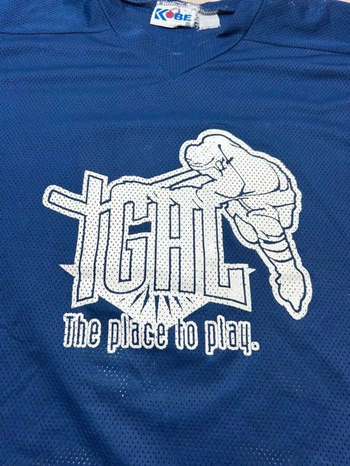 Maillot Hockey Vintage Kobe IGHL The Place To Play Numéro 8 Bleu Marine Y2K - photo numéro 4
