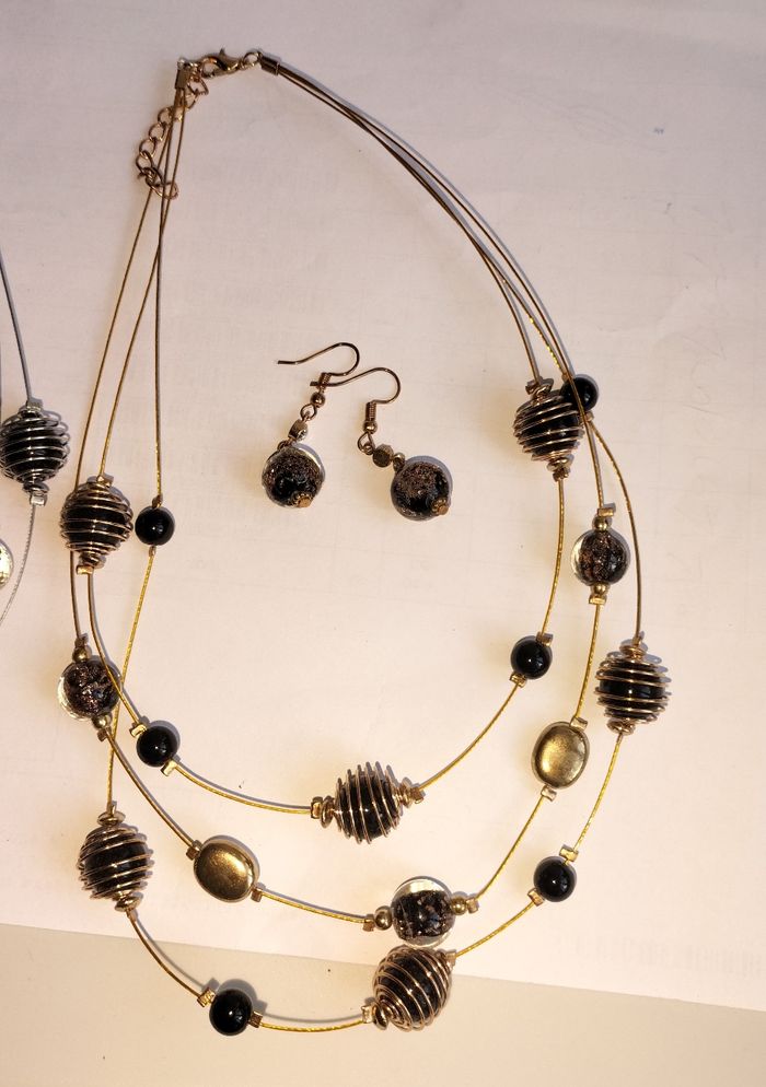 Ensemble colliers et boucles d'oreilles - photo numéro 3
