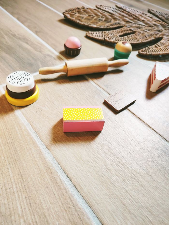 🍪 Dinette lot de diverd gâteaux et rouleau à pâtisserie en bois - photo numéro 2