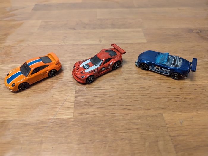 Lot 64 de 3 voitures de sport Hot Wheels - photo numéro 3