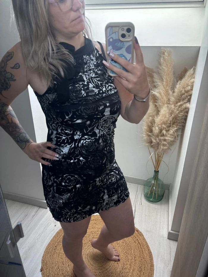 Robe noire et grise
