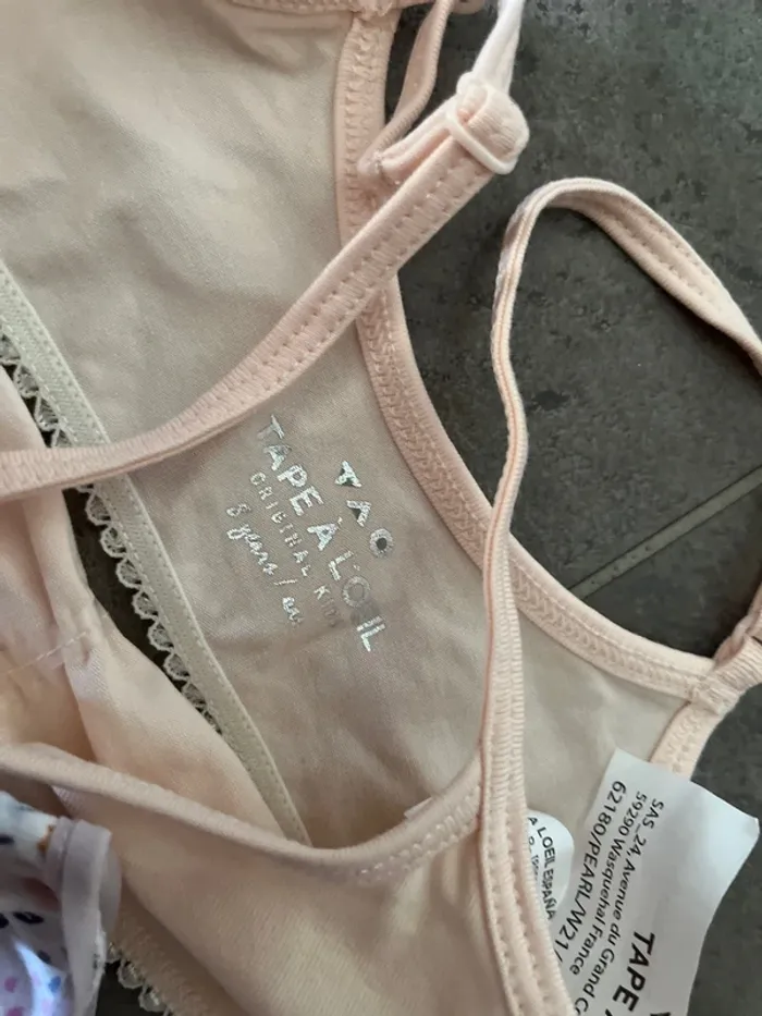 7/8 ans TAO lot 2 brassières + culotte fleurie - photo numéro 2