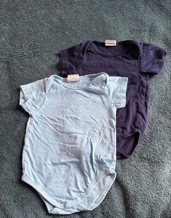 Lot de deux body manches courtes 12 mois