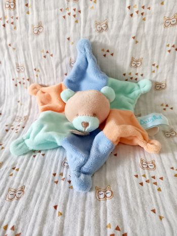 Doudou ours Baby Nat orange bleu