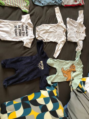 Lot vêtement bébé garçon taille 6 midi