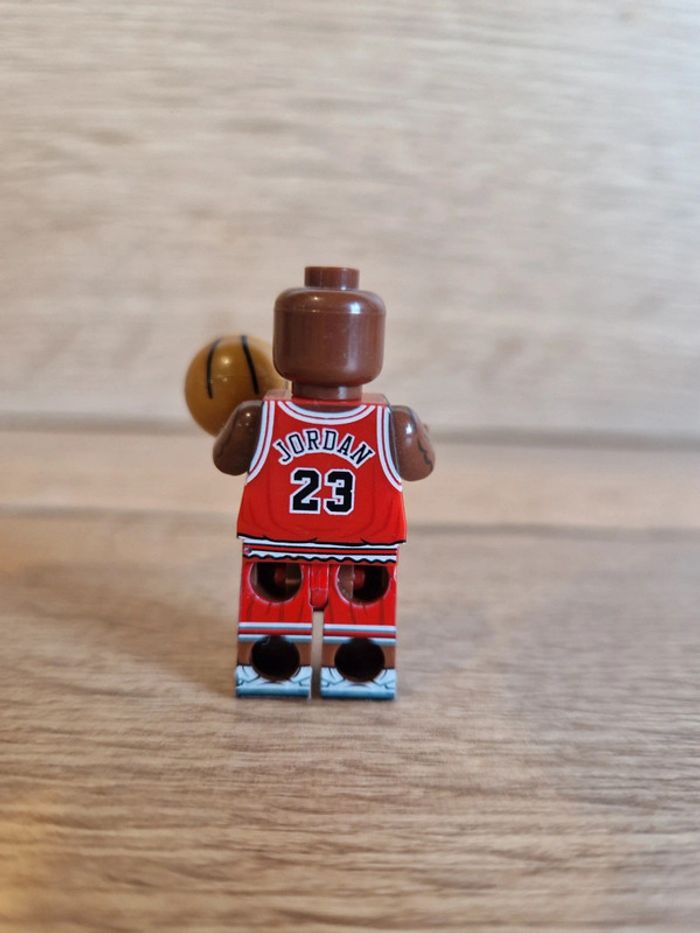 Figurine type lego Joueur de Basket Jordan - photo numéro 2