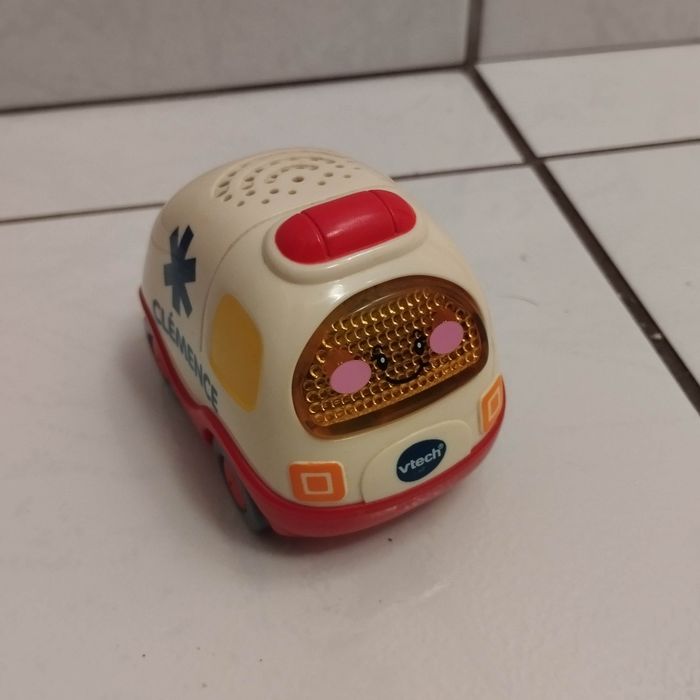 Tut Tut bolide clémence ambulance rouge