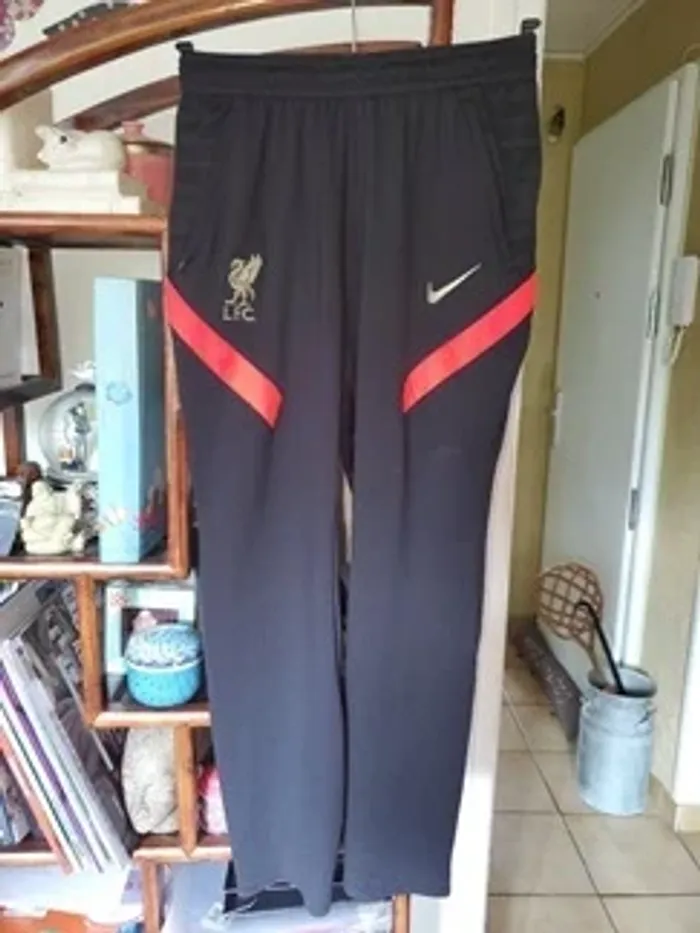 Pantalon jogging garçon Nike Liverpool XL 13 ans neuf jamais porté 🌸rdv possible sur Paris ou e