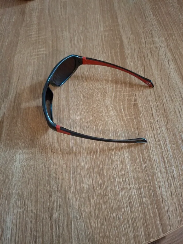 Lunette de soleil - photo numéro 3