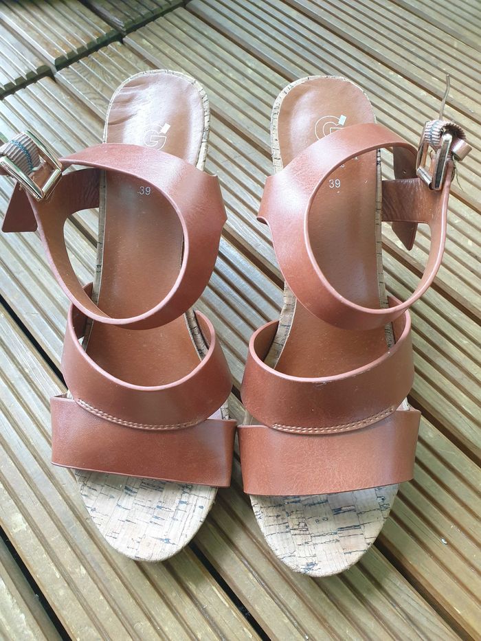 Sandale marron a talon